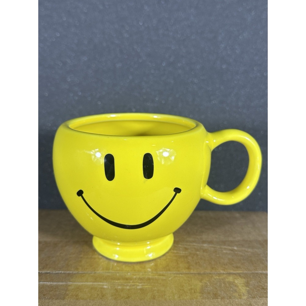 Vintage 1990s Teleflora Smiley Face Large 4" Retro Yellow Pottery Mug
